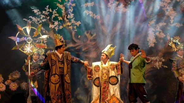 Hậu duệ Thần Mặt Trời là vở diễn mới ra mắt khán giả nhỏ tuổi, nhân dịp kỷ niệm 25 năm-chương trình Ngày xửa ngày xưa. Ảnh: Việt Đắc