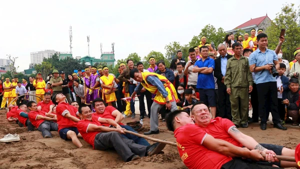 Đội kéo song Hương Canh (xã Bình Nguyên, Phú Thọ).