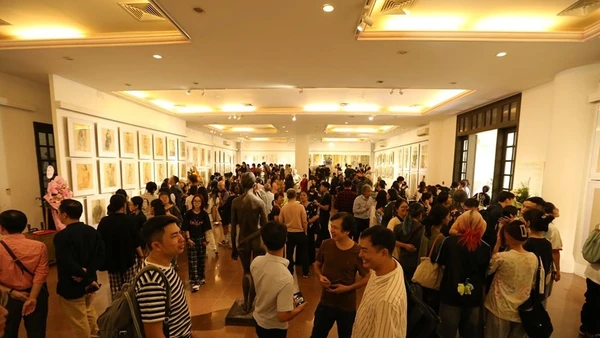 Triển lãm các bài nghiên cứu hình hoạ của nhiều thế hệ sinh viên nhà trường, tháng 9/2025, thu hút sự quan tâm của đông đảo giới chuyên môn. Ảnh: Mai Loan