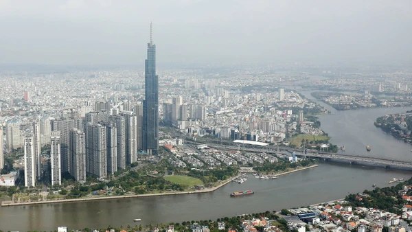 Thành phố Hồ Chí Minh mới (sau khi sáp nhập với một số địa phương lân cận) trở thành trung tâm kinh tế-đô thị liên vùng, đóng vai trò đầu tàu trong phát triển vùng Đông Nam Bộ. ảnh: Khiếu Minh