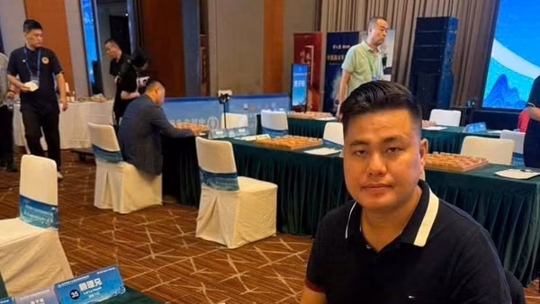 Kỳ thủ Lại Lý Huynh.