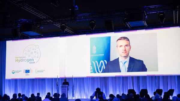 Tự chủ năng lượng - vấn đề sống còn đối với EU.