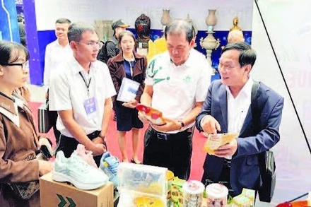 Giới thiệu sản phẩm tại Ngày hội khởi nghiệp đổi mới sáng tạo thành phố Cần Thơ năm 2024.