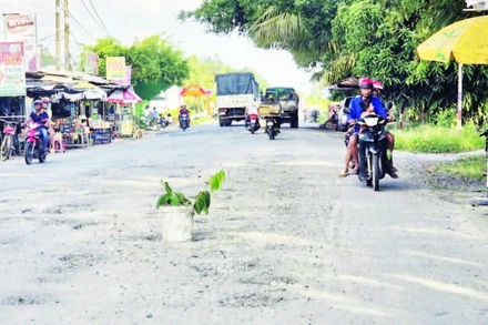 1. Người dân mong muốn sớm nâng cấp tuyến Quốc lộ 61.