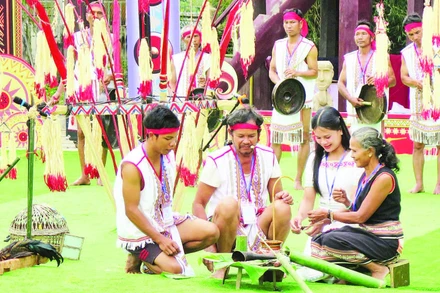 Đồng bào dân tộc Ha Lăng phục dựng lễ Pơ Jrao.