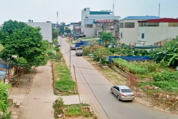 Một số khu vực tại khu đô thị hồ Xương Rồng chưa được giải phóng mặt bằng.