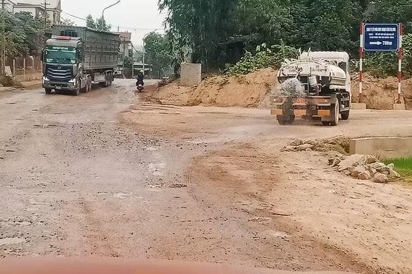 Các đơn vị cam kết, sẽ huy động xe chuyên dụng thường xuyên tưới dập bụi đường 269B.