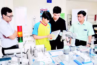Đào tạo lao động tự động hóa tại Khu Công nghệ cao Thành phố Hồ Chí Minh.