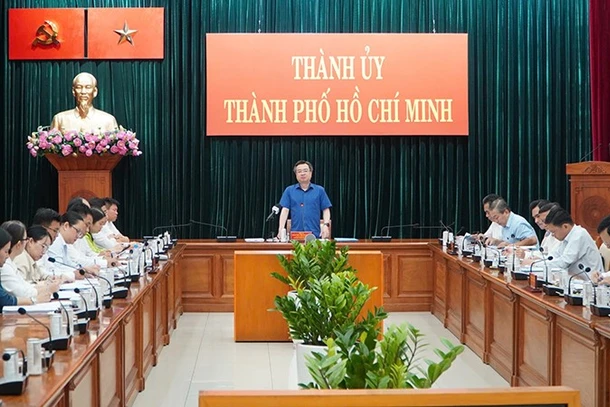 Đồng chí Nguyễn Thanh Nghị, Phó Bí thư Thường trực Thành ủy Thành phố Hồ Chí Minh, Tổ trưởng Tổ công tác số 1 Ban chỉ đạo đại hội Thành ủy Thành phố Hồ Chí Minh phát biểu chỉ đạo tại buổi làm việc của đoàn với phường Lái Thiêu và Tân Phước (Ảnh: Cộng tác viên).