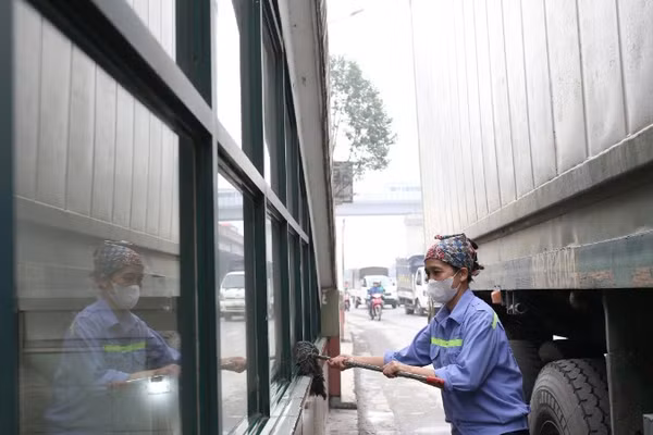 Bụi mịn PM2.5 phủ khắp thành phố Hà Nội.