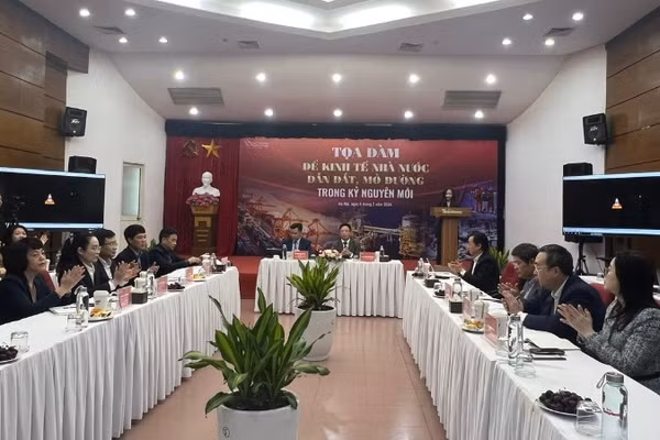 Quang cảnh Tọa đàm "Để kinh tế Nhà nước dẫn dắt, mở đường trong kỷ nguyên mới" do Báo Tiền Phong tổ chức.