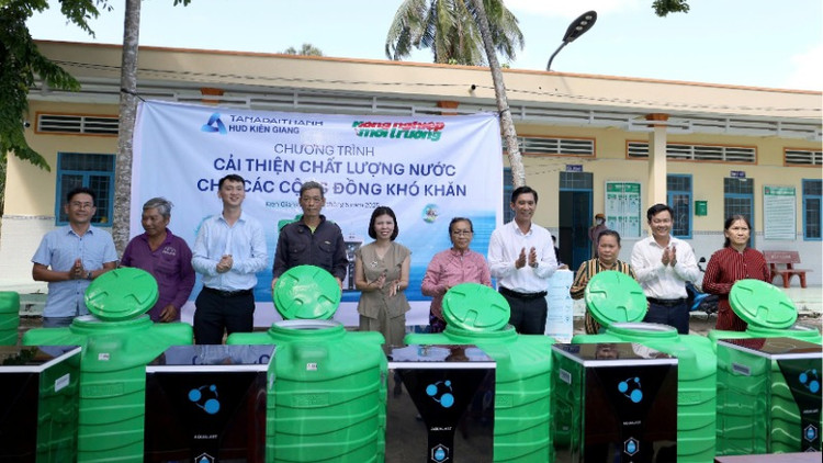 Tân Á Đại Thành tiếp tục đồng hành cùng người dân Đồng bằng sông Cửu Long vượt qua vùng hạn mặn