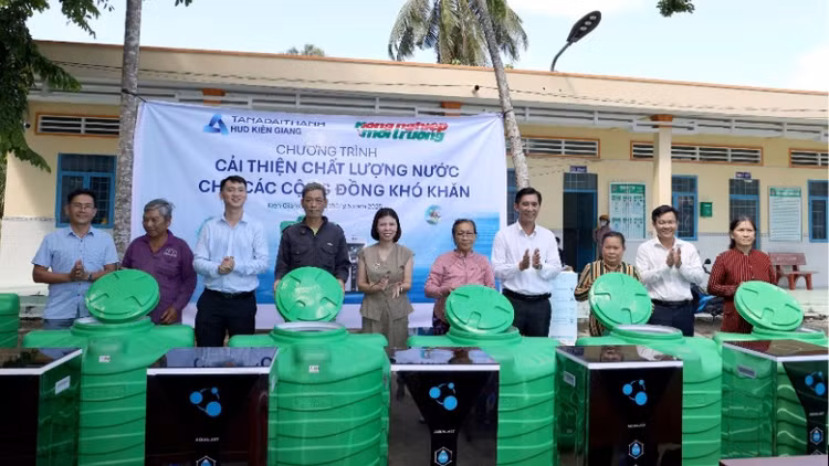 Tân Á Đại Thành tiếp tục đồng hành cùng người dân Đồng bằng sông Cửu Long vượt qua vùng hạn mặn