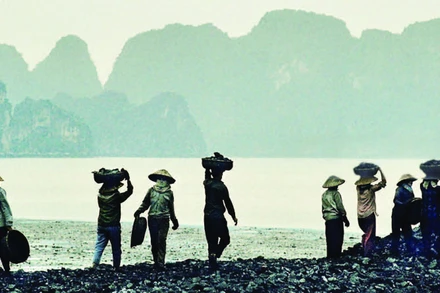 Công nhân vùng mỏ một thời khốn khó. 