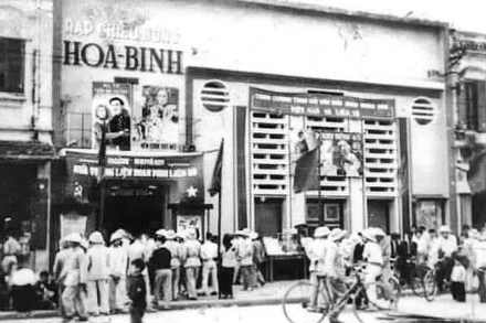 Xem văn nghệ thời thiếu khó