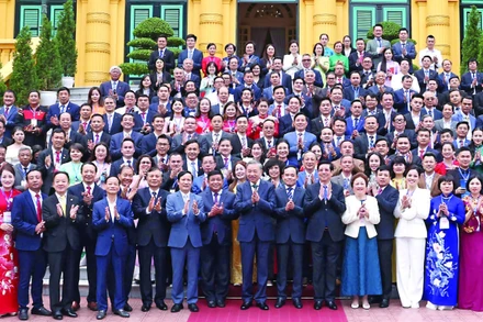 Tổng Bí thư Tô Lâm gặp mặt Đoàn đại biểu doanh nhân tiêu biểu của Liên đoàn Thương mại và Công nghiệp Việt Nam và Hội Doanh nhân tư nhân Việt Nam. Ảnh: TTXVN 