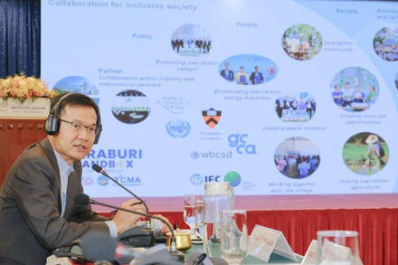 Ông Charoenchai Chaliewkriengkrai, Giám đốc Kinh doanh mảng Kinh tế tuần hoàn sinh học, Ngành Xi măng và Giải pháp Xây dựng Xanh của SCG kiêm Chủ tịch Liên đoàn Công nghiệp tỉnh Saraburi chia sẻ về mô hình Thành phố Carbon thấp Saraburi là sáng kiến tiêu biểu của Thái Lan, đồng thời là minh chứng rõ nét cho việc triển khai ESG 4 Plus của SCG vào thực tiễn.