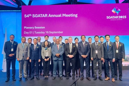 Phó Cục trưởng Cục Thuế Mai Sơn và lãnh đạo cơ quan thuế các quốc gia và vùng lãnh thổ cùng đại diện các tổ chức tài chính quốc tế tại phiên khai mạc