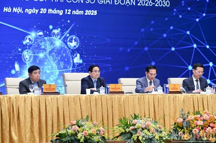 Thủ tướng Phạm Minh Chính và các Phó Thủ tướng, Bộ trưởng chủ trì Diễn đàn quốc gia phát triển kinh tế số và xã hội số lần thứ 3.