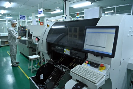 Sản xuất bảng mạch điện tử cho bóng đèn Led tại Công ty cổ phần Bóng đèn Phích nước Rạng Đông.