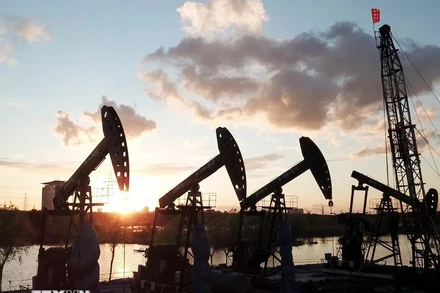 Giàn khoan dầu tại tỉnh Hắc Long Giang (Trung Quốc). (Ảnh: THX/TTXVN)