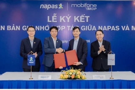 Lãnh đạo NAPAS và MDP ký kết biên bản ghi nhớ.