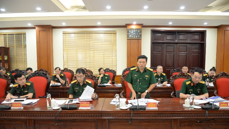 Thượng tá Trần Anh Văn, Phó Chủ nhiệm Hậu cần-Kỹ thuật, Bộ Tư lệnh 969 phát biểu tại Hội nghị. dsc-5778-1-3945.jpg