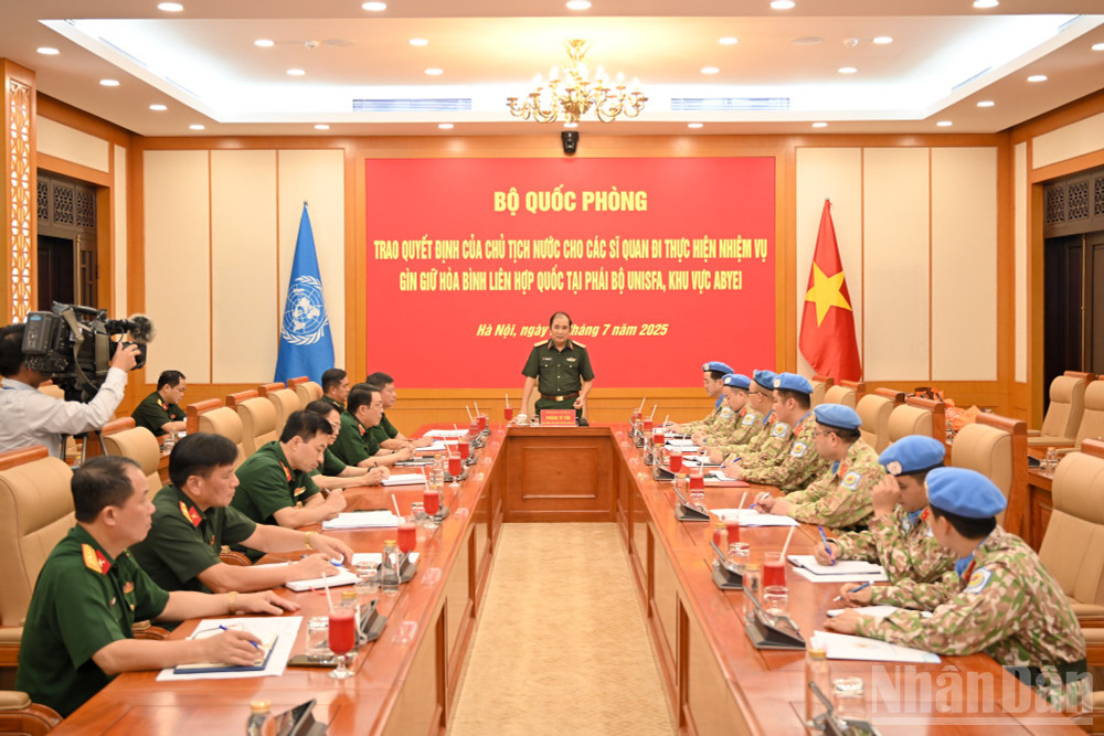 Quang cảnh buổi lễ. ndo_br_gin-giu-hoa-binh-2309.jpg