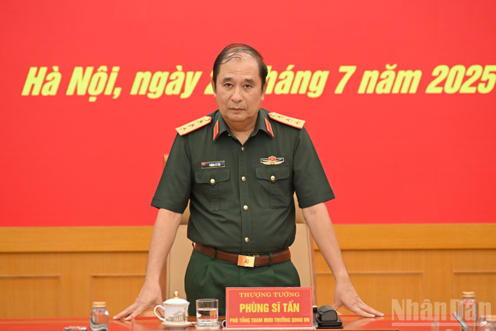 Thượng tướng Phùng Sĩ Tấn, Phó Tổng Tham mưu trưởng Quân đội nhân dân Việt Nam, Tổ phó Công tác liên ngành, Phó trưởng Ban Chỉ đạo Bộ Quốc phòng về tham gia hoạt động Gìn giữ hòa bình Liên hợp quốc phát biểu chỉ đạo. ndo_br_gin-giu-hoa-binh-2133.jpg
