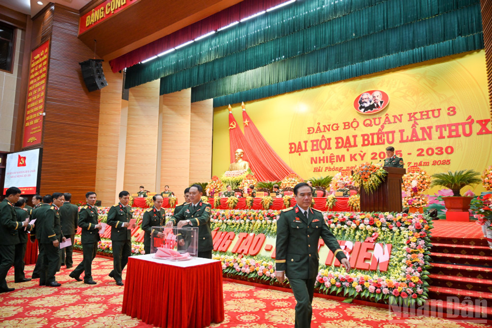 Đại hội tiến hành bầu cử. ndo_br_dai-hoi-quan-khu-3-ngay-15-6088.jpg