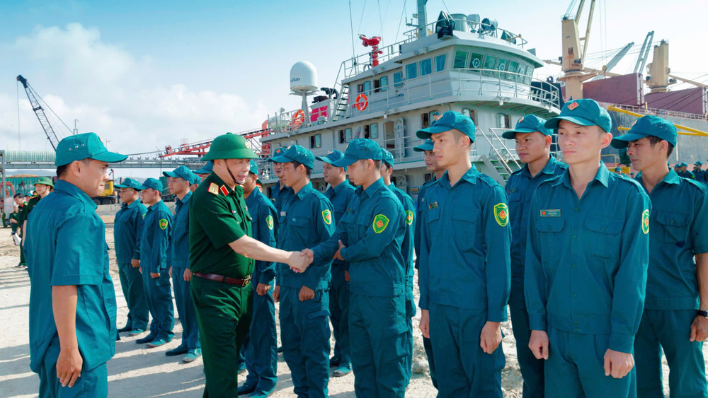 Đoàn công tác của Học viện Quốc phòng do Thượng tướng Trần Việt Khoa dẫn đầu đến học tập, nghiên cứu thực tế và thăm Hải đội Dân quân tỉnh Khánh Hòa (tại Vạn Thạnh, Khánh Hòa). z6875743743641-72a0b6ba83ab7a540d4d7fd00c40616c.jpg