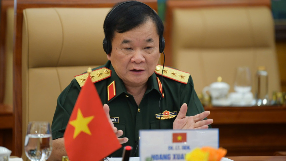Thượng tướng Hoàng Xuân Chiến nêu rõ lập trường của Việt Nam kiên trì đường lối đối ngoại độc lập, tự chủ, hòa bình, hữu nghị, hợp tác và phát triển, đa phương hóa, đa dạng hóa quan hệ đối ngoại; kiên trì chính sách quốc phòng “bốn không”. img-1751428532399-1751433685181-2578.jpg