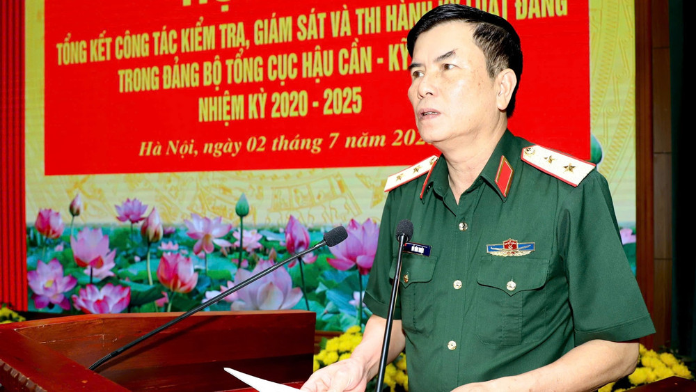 Trung tướng Đỗ Văn Thiện, Bí thư Đảng ủy, Chính ủy Tổng cục phát biểu kết luận Hội nghị. img-1751429054252-1751441153469-6090.jpg