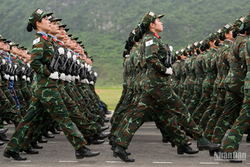 Khối Nữ Gìn giữ hòa bình Việt Nam. hop-luyen-a80-3535.jpg