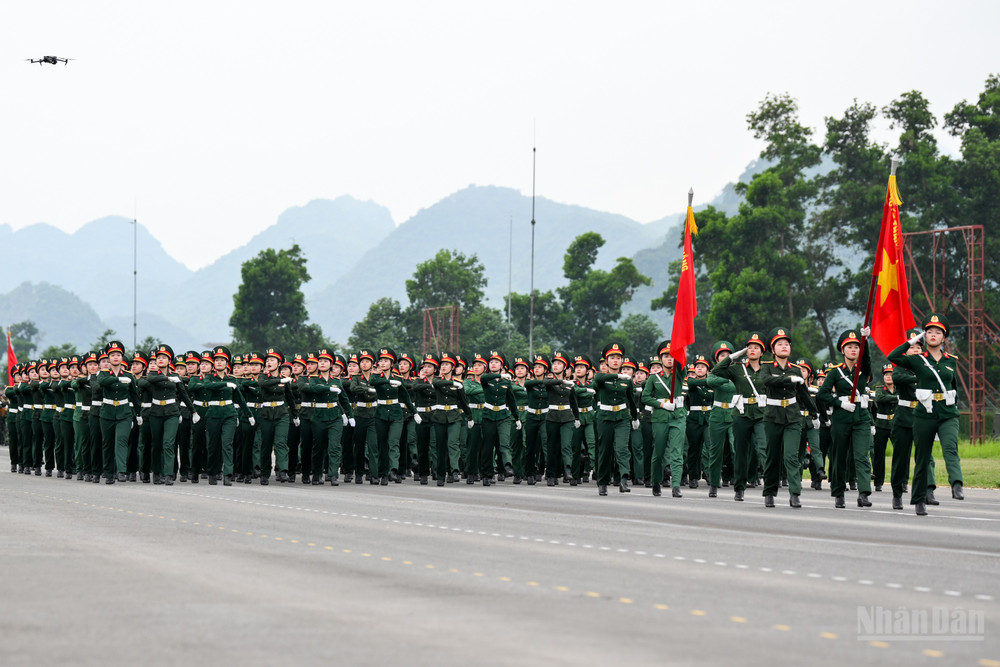 Khối Nữ Quân y. hop-luyen-a80-3291.jpg