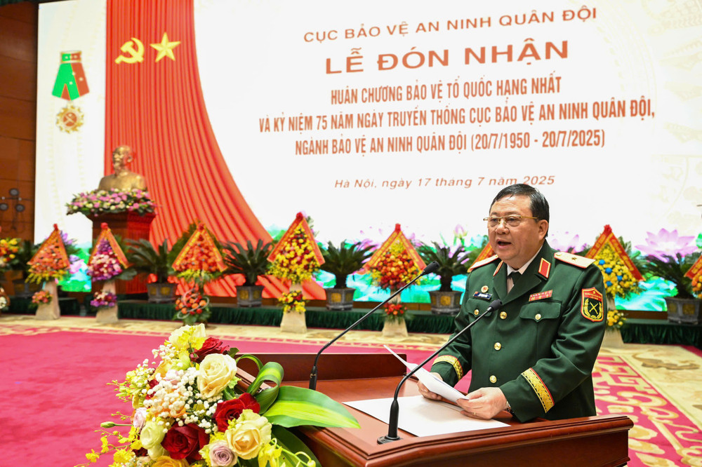 Thiếu tướng Bùi Trọng Vĩnh, Cục trưởng Cục Bảo vệ an ninh Quân đội trình bày diễn văn tại buổi lễ. z6814228347840-38d2776de854d4a0de467e8fe5353161.jpg