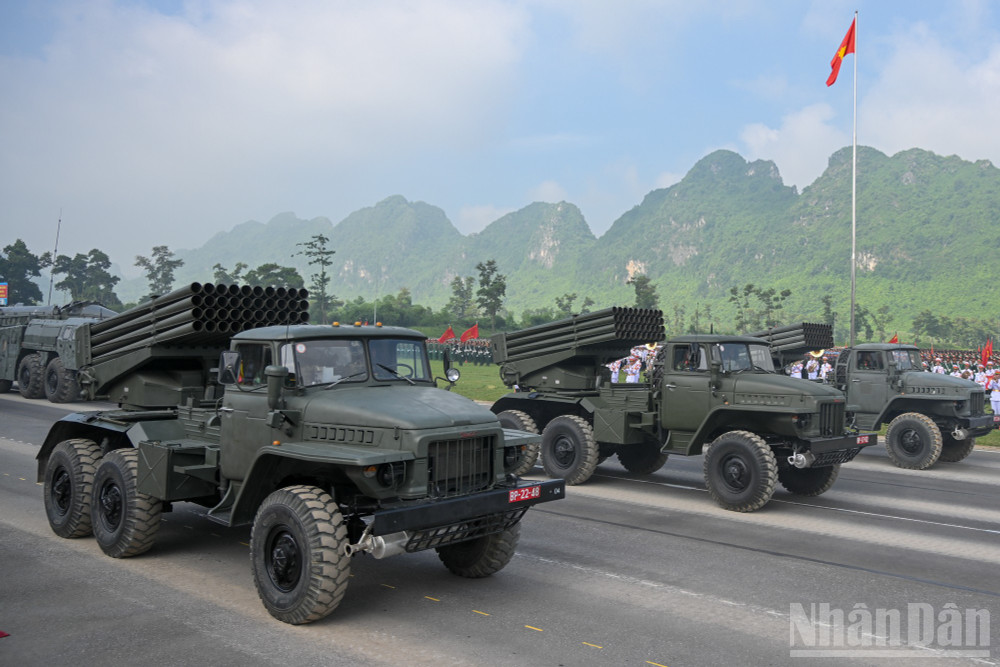 Trang thiết bị, khí tài tham gia diễu binh, diễu hành. ndo_br_tong-hop-luyen-9967.jpg