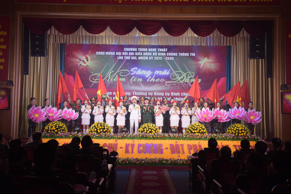 Văn nghệ chào mừng Đại hội. binh-chung-thong-tin-202584186-4.jpg