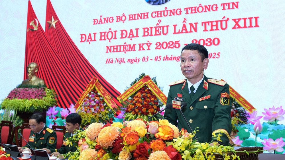 Thiếu tướng Nguyễn Văn Trị, Bí thư Đảng ủy, Chính ủy Binh chủng Thông tin liên lạc trình bày. binh-chung-thong-tin-2-3860.jpg