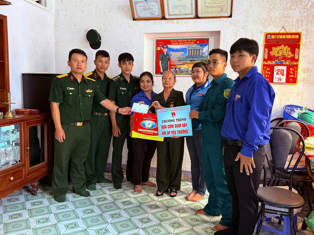 Tuổi trẻ Lữ đoàn 132 tích cực tham gia Chương trình bữa cơm sum vầy, ấm áp yêu thương. 3-tuoi-tre-lu-doan-132-tich-cuc-tham-gia-chuong-trinh-bua-com-xum-vay-am-ap-yeu-thuong.jpg