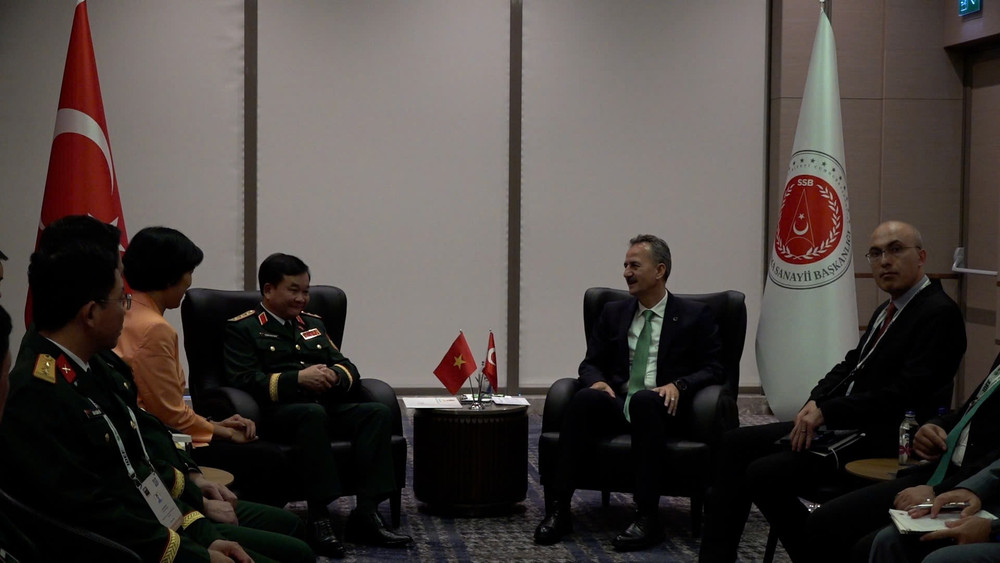 Ngài Haluk Gorgun, Chủ tịch Cơ quan Công nghiệp quốc phòng Thổ Nhĩ Kỳ SSB bày tỏ vui mừng được đón tiếp đoàn Quốc phòng Việt Nam. img-1753331464098-1753332173471.jpg