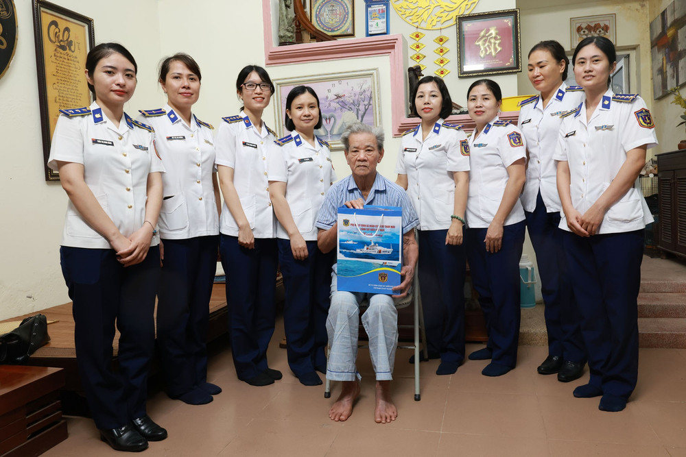 Đoàn công tác thăm, tặng quà các đồng chí thương binh, bệnh binh trên địa bàn phường Xuân Phương. tham-tang-qua-cac-dong-chi-thuong-binh-benh-binh-tren-dia-ban-phuong-xuan-phuong.jpg