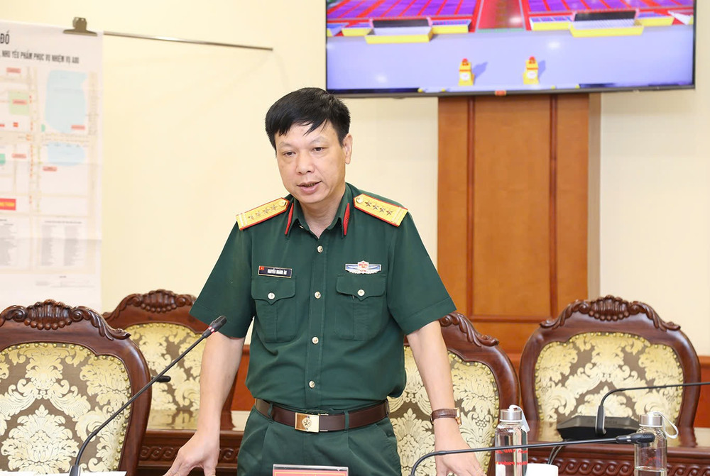 Đại tá Nguyễn Hoàng Ân, Phó Tư lệnh Bộ Tư lệnh Lăng Chủ tịch Hồ Chí Minh báo cáo tiến độ triển khai thực hiện A80. z6858796789928-20118b8a923ed488f08e6c49274a070b.jpg