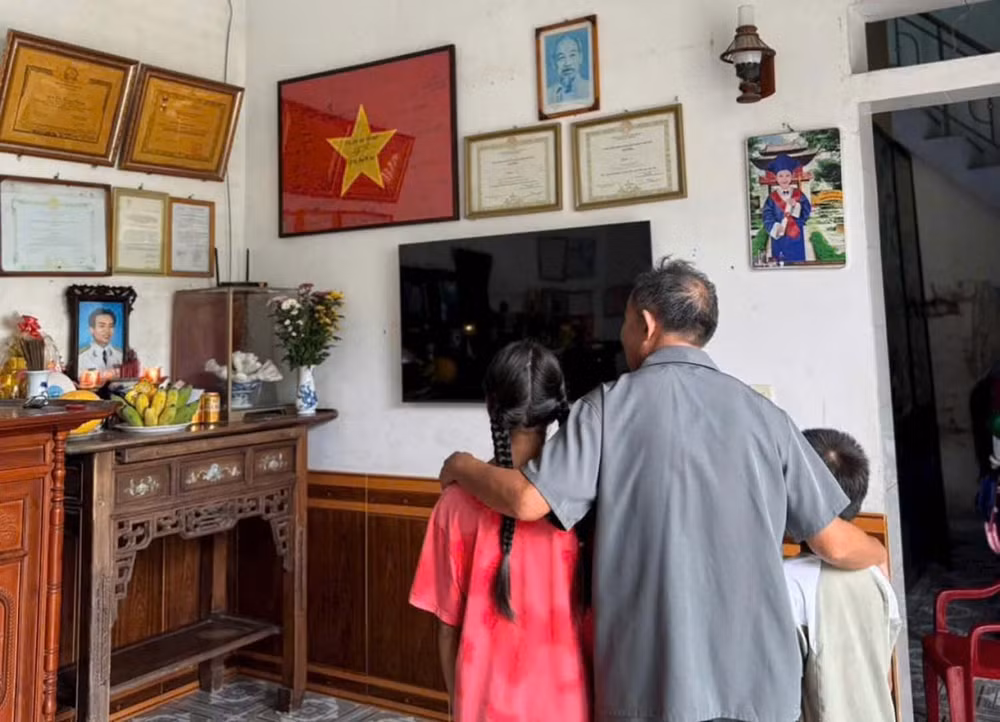6athan-nhan-gia-dinh-liet-si-vu-quang-chuong.jpg