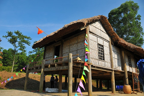 Nhà ở truyền thống của người Ơ Đu. (Ảnh: Báo Điện tử Đảng Cộng sản Việt Nam)