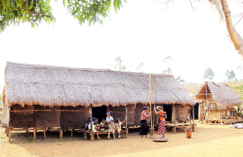 Nhà Dài cổ xưa còn lại duy nhất của người Mạ ở Lâm Đồng. (Ảnh: MAI VĂN BẢO) Nhà Dài cổ xưa còn lại duy nhất của người Mạ ở Lâm Đồng. (Ảnh: MAI VĂN BẢO)