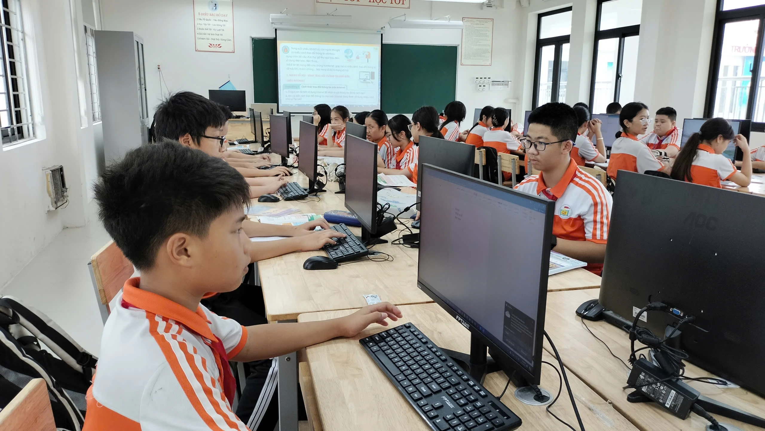 Chuyển đổi số trong giáo dục: Từ lớp học truyền thống đến không gian số