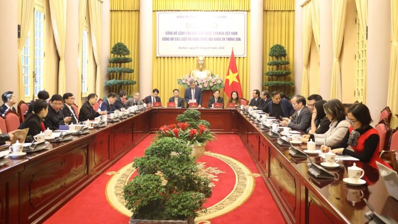 Quang cảnh buổi họp báo. 