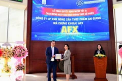 Trao quyết định niêm yết và đưa vào giao dịch chính thức 35 triệu cổ phiếu AFX của Công ty cổ phần Xuất nhập khẩu Nông sản Thực phẩm An Giang.