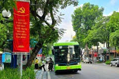 Nhiều tuyến xe buýt hoạt động từ 4 giờ 30 phút đến 22 giờ 30 phút.